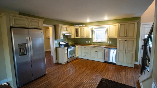 kitchen with cream cabinets, stainless steel appliances, dark hardwood / wood-style floors, and sink