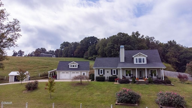 view of front facade featuring a porch and a front lawn