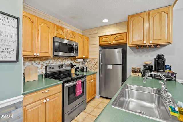 334 Greenwood Way, Pigeon Forge, TN 37863 - kitchen with stainless steel appliances, a sink, decorative backsplash, a textured ceiling, and recessed lighting