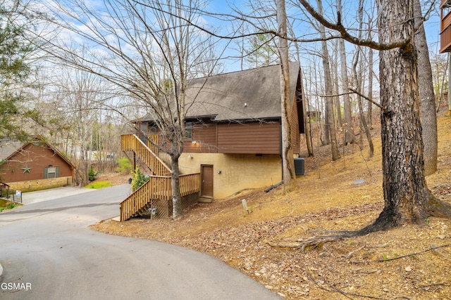334 Greenwood Way, Pigeon Forge, TN 37863 - view of side of home featuring driveway, roof with shingles, and stairs