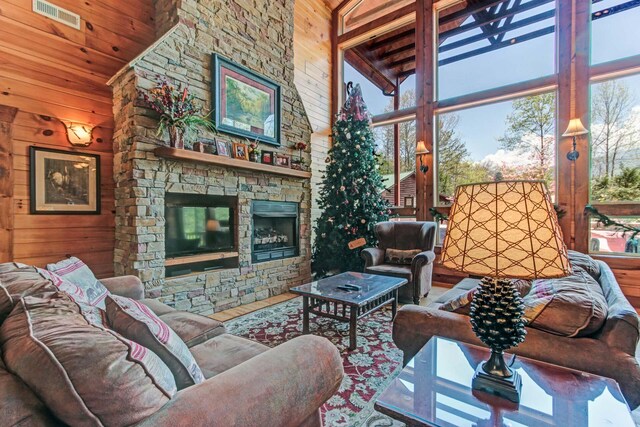 1716 Smoky Hills Dr, Gatlinburg, TN 37738
