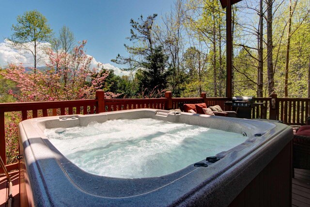 1716 Smoky Hills Dr, Gatlinburg, TN 37738