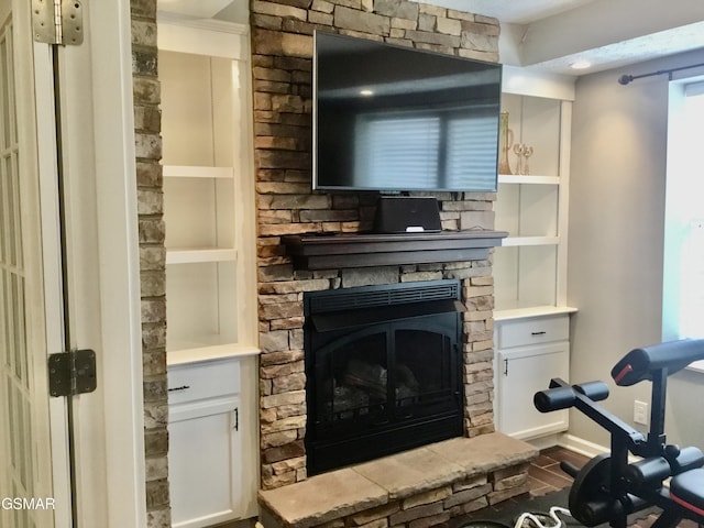 1018 Southwind Cir, Dandridge, TN 37725 - detailed view of a fireplace and baseboards