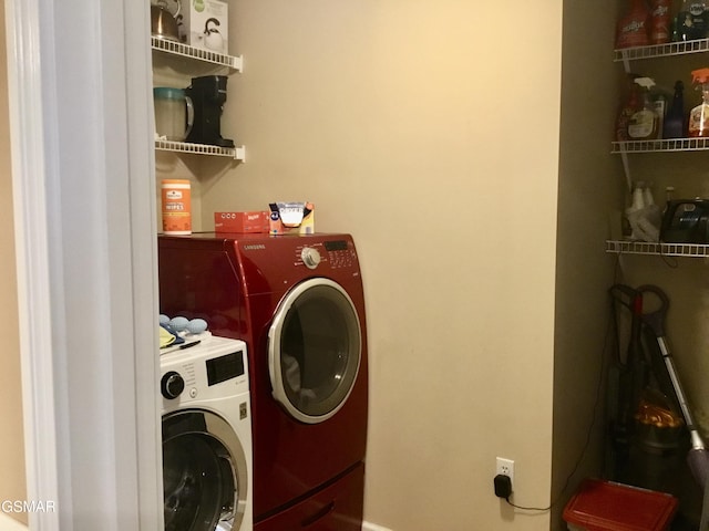 1018 Southwind Cir, Dandridge, TN 37725 - laundry room with separate washer and dryer and baseboards