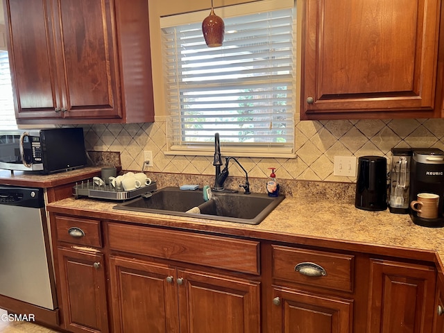 1018 Southwind Cir, Dandridge, TN 37725 - kitchen featuring appliances with stainless steel finishes, tasteful backsplash, and light countertops