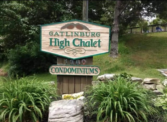 view of community / neighborhood sign