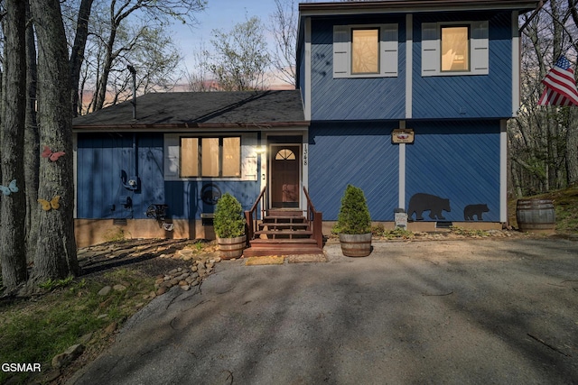 tri-level home with crawl space and entry steps