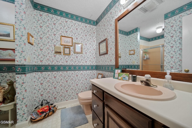 1505 Canterbury Ln, Sevierville, TN 37862 - full bath featuring a textured ceiling, wallpapered walls, vanity, and a shower stall