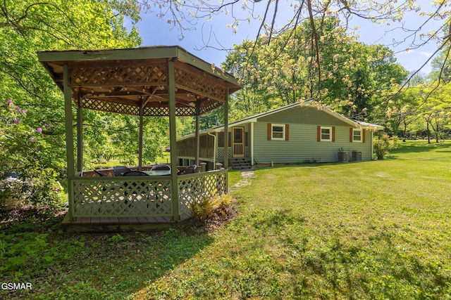 4527 E Scenic Dr, Gatlinburg, TN 37738 - exterior space with central air condition unit, a yard, and a deck