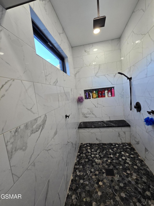 708 Lakeside Ct, Dandridge, TN 37725 - bathroom featuring tiled shower