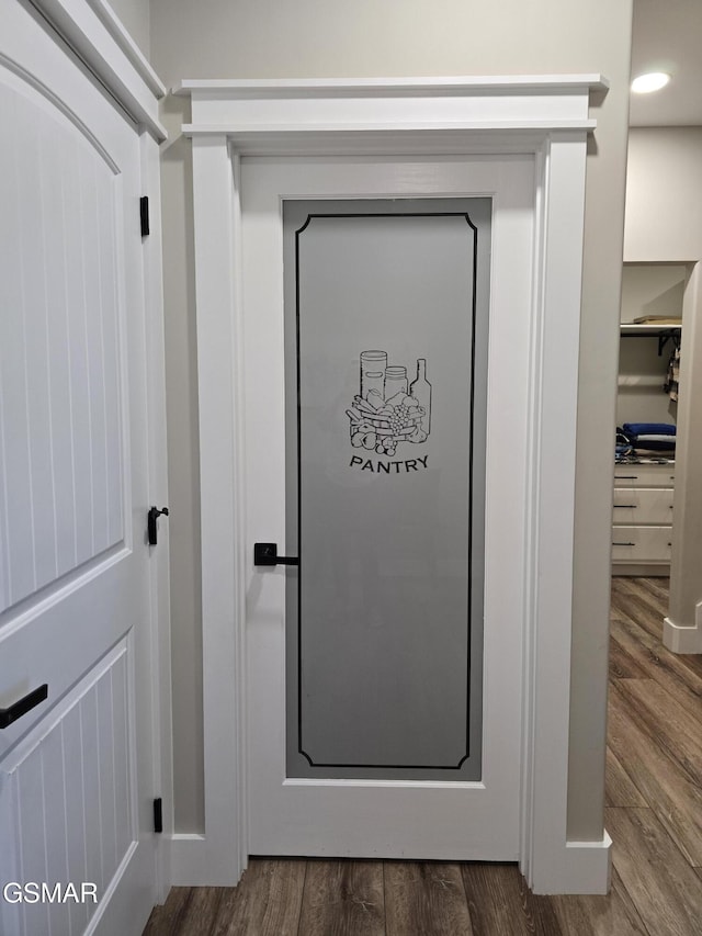 708 Lakeside Ct, Dandridge, TN 37725 - detailed view of wood finished floors and recessed lighting