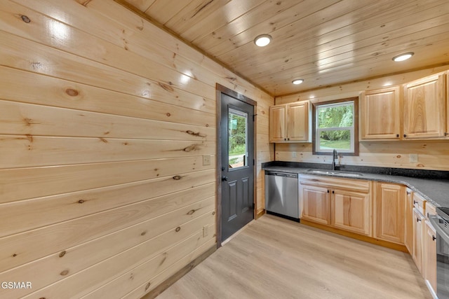2641 Willow Heights Way, Sevierville, TN 37876 - kitchen featuring appliances with stainless steel finishes, a sink, light brown cabinetry, light wood-style flooring, and dark countertops