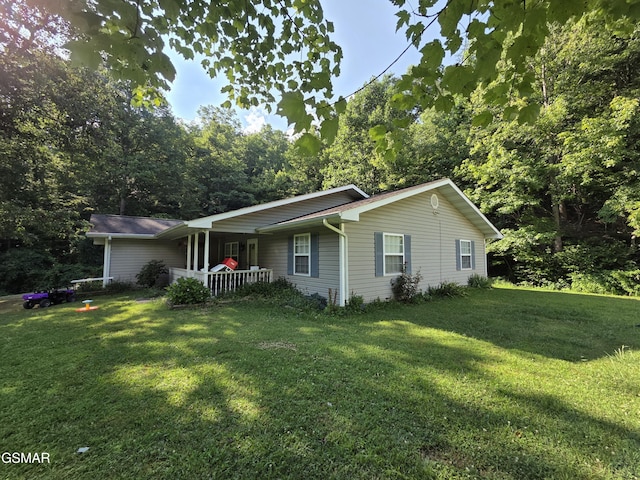 2865/2869 Happy Hollow Rd, Sevierville, TN 37862 - view of front facade featuring a porch and a front yard