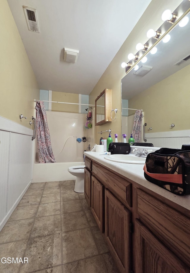 2865/2869 Happy Hollow Rd, Sevierville, TN 37862 - bathroom with vanity, shower / bath combo with shower curtain, and a wainscoted wall