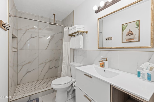 bathroom with tile walls, a shower with curtain, toilet, decorative backsplash, and vanity