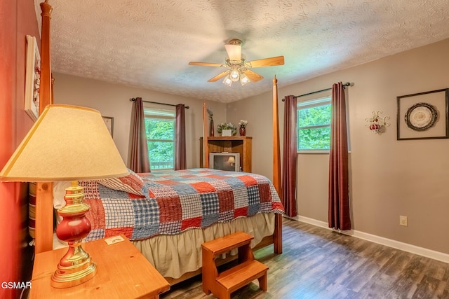 3078 Winding Way, Cosby, TN 37722 - bedroom featuring wood finished floors, a textured ceiling, and a ceiling fan