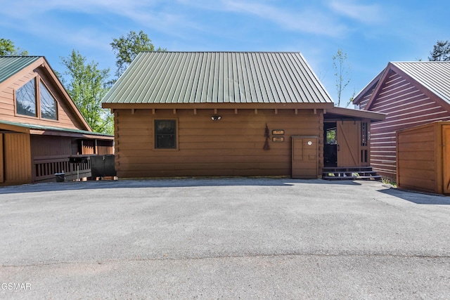 822 Eagle Cove Way, Gatlinburg, TN 37738 - view of front facade with a metal roof