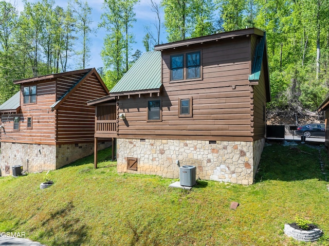 822 Eagle Cove Way, Gatlinburg, TN 37738 - rear view of property with crawl space, a yard, and a metal roof