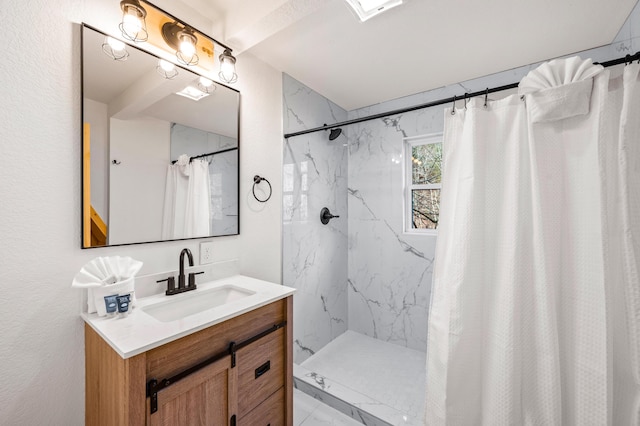 bathroom with a shower with shower curtain and vanity