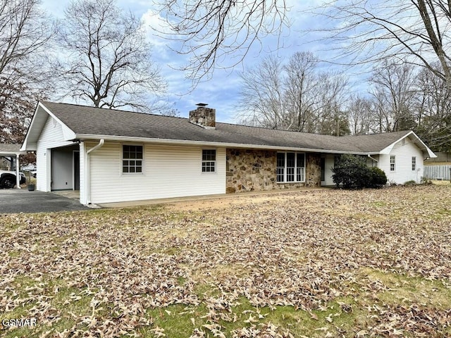 single story home with a carport