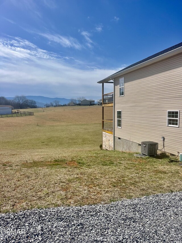 exterior space featuring a front lawn