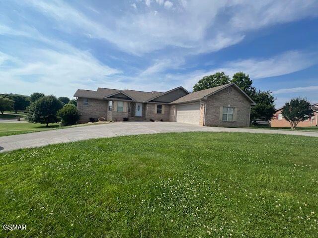 734 Southview Cir, Kodak, TN 37764 - single story home featuring concrete driveway, an attached garage, and a front yard