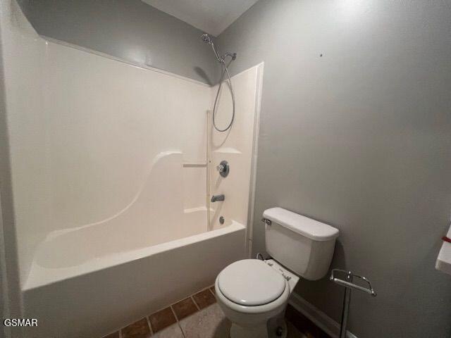 734 Southview Cir, Kodak, TN 37764 - full bath featuring toilet and bathtub / shower combination