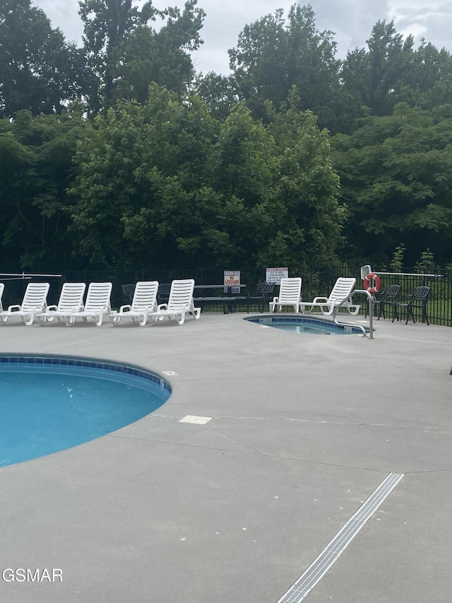 124 Plaza Dr Unit 3107, Pigeon Forge, TN 37863 - community pool with a patio area