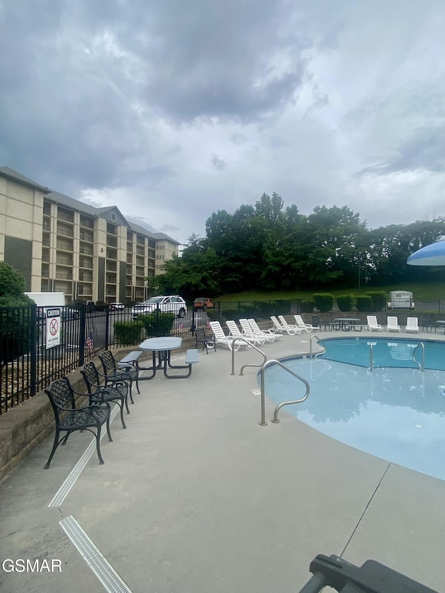 124 Plaza Dr Unit 3107, Pigeon Forge, TN 37863 - community pool with a patio area