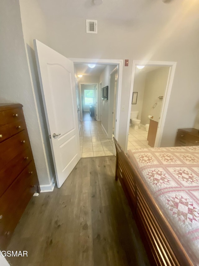 124 Plaza Dr Unit 3107, Pigeon Forge, TN 37863 - bedroom featuring wood finished floors, ensuite bathroom, and baseboards