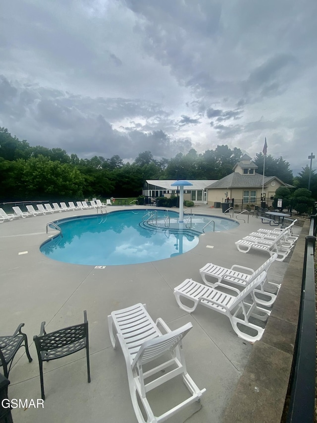 124 Plaza Dr Unit 3107, Pigeon Forge, TN 37863 - community pool with a patio area