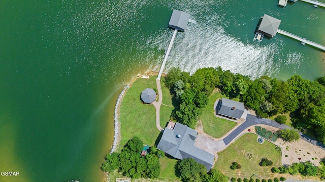 3995 Island View Way, Sevierville, TN 37876 - aerial view of property and surrounding area featuring a large body of water