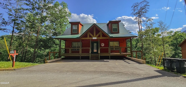 1531 Bear Valley Rd, Sevierville, TN 37876 - view of front of home with a porch and a metal roof