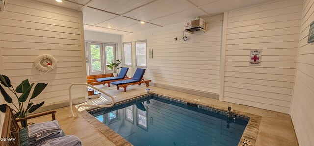 1531 Bear Valley Rd, Sevierville, TN 37876 - indoor pool featuring a jacuzzi