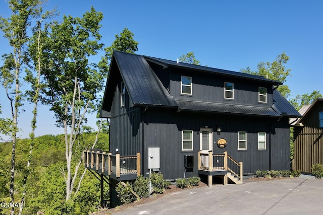 view of front of property