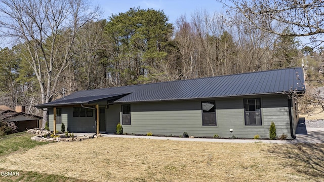 single story home featuring a front lawn and metal roof