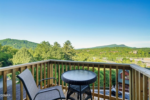 415 Big Bear Way, Pigeon Forge, TN 37863 - balcony featuring a mountain view