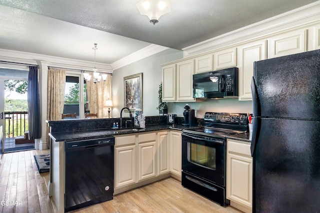 415 Big Bear Way, Pigeon Forge, TN 37863 - kitchen featuring black appliances, cream cabinetry, a peninsula, light wood-type flooring, and crown molding