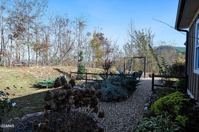 view of yard with a mountain view