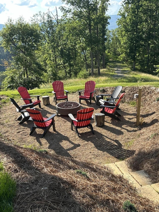 view of yard featuring an outdoor fire pit