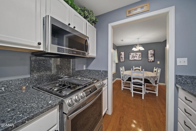523 Apple View Way Unit 409, Sevierville, TN 37862 - kitchen featuring appliances with stainless steel finishes, white cabinets, a chandelier, light wood-style floors, and tasteful backsplash