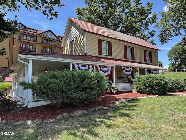 523 Apple View Way Unit 409, Sevierville, TN 37862 - country-style home with covered porch, a front lawn, a ceiling fan, and a metal roof