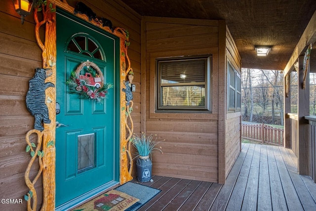 property entrance with covered porch