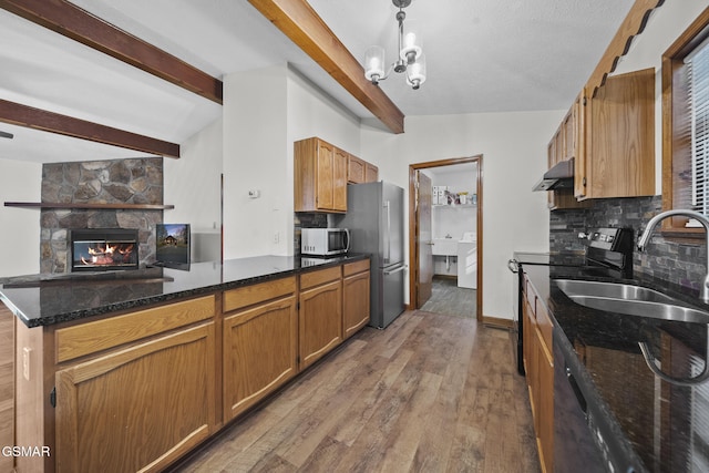 3430 Laurel Ridge Way, Sevierville, TN 37862 - kitchen featuring black appliances, light wood-style floors, beam ceiling, tasteful backsplash, and a peninsula