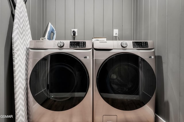 2931 Redtail Rd, Sevierville, TN 37862 - clothes washing area with laundry area, a decorative wall, and washing machine and clothes dryer