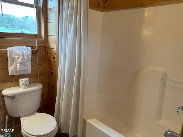 full bath with shower / bath combination with curtain and toilet