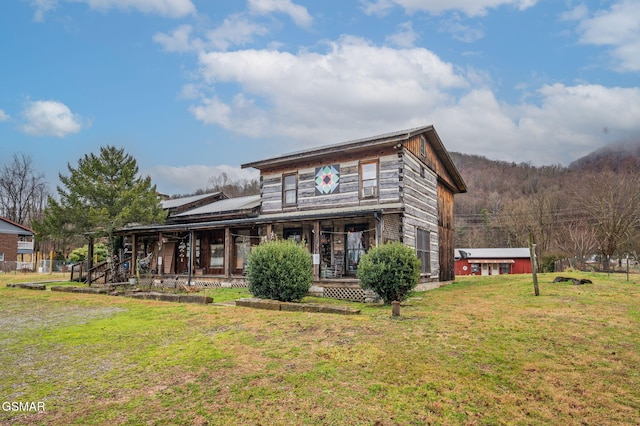 view of front of property featuring covered porch and a front yard