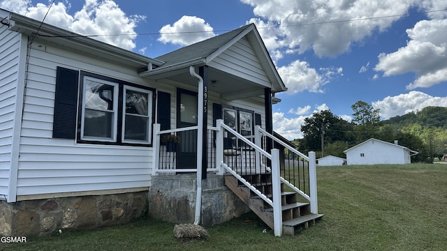 view of side of property featuring a yard