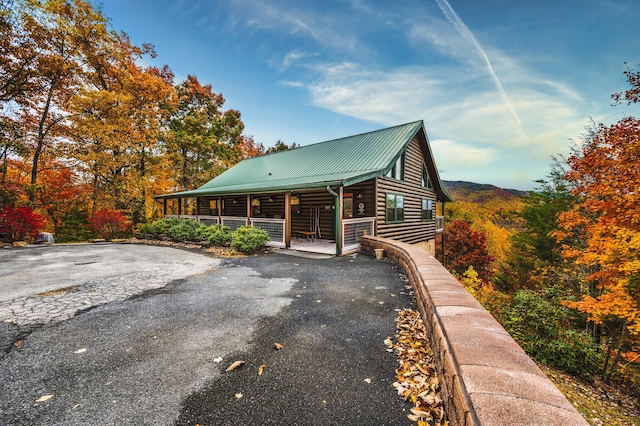 859 Pinnacle Vista Rd, Gatlinburg, TN 37738 - view of front of property featuring log veneer siding, covered porch, and a metal roof