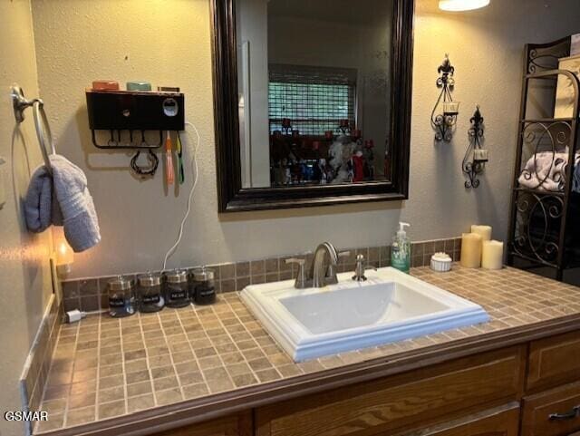 928 E Cross Rd, Dandridge, TN 37725 - bathroom with vanity